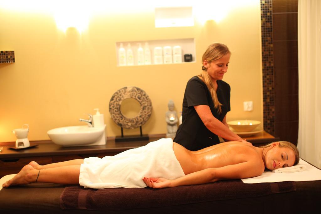Rezydencja Pod Teznia & Spa Иновроцлав Екстериор снимка